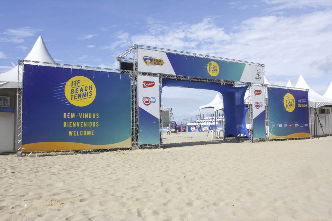 ESTRANGEIROS DOMINAM O ITF DE BEACH TENNIS NO GONZAGA EM SANTOS