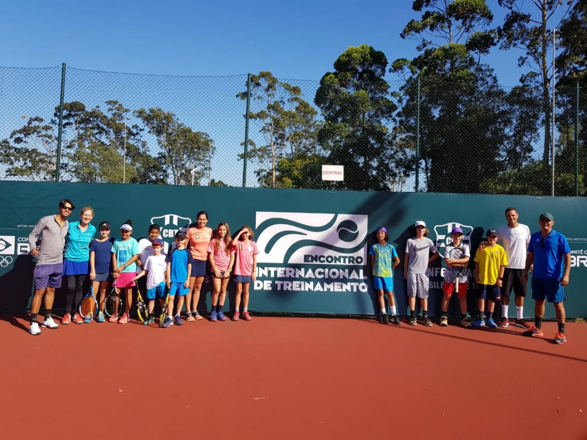 TENISTAS PAULISTAS MARCAM PRESENÇA NO I ENCONTRO INTERNACIONAL DE TREINAMENTO KIDS