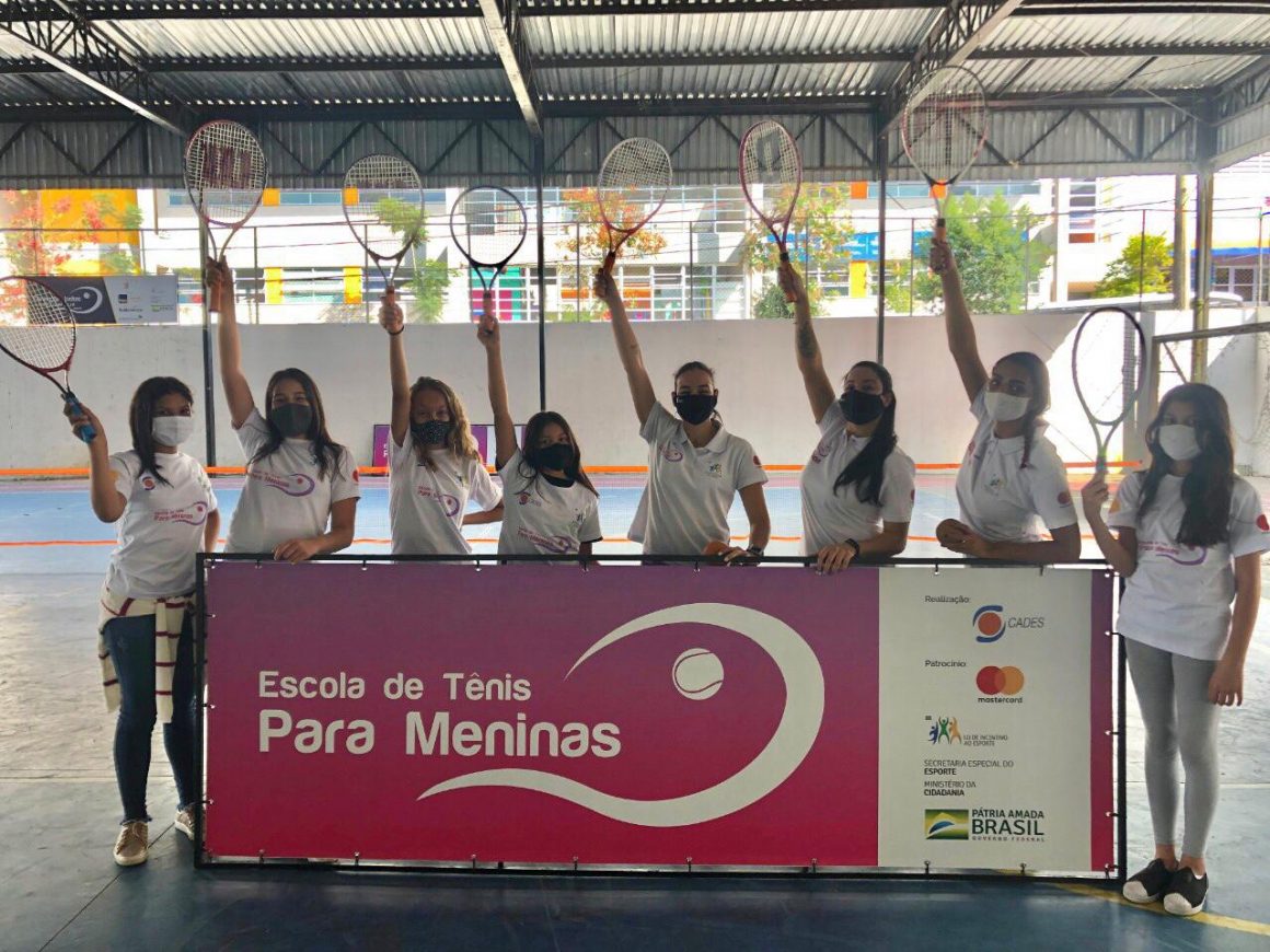 INSTITUTO CADES APRESENTA PROJETO “ESCOLA DE TÊNIS PARA MENINAS” INSTITUTO CADES APRESENTA PROJETO “ESCOLA DE TÊNIS PARA MENINAS”