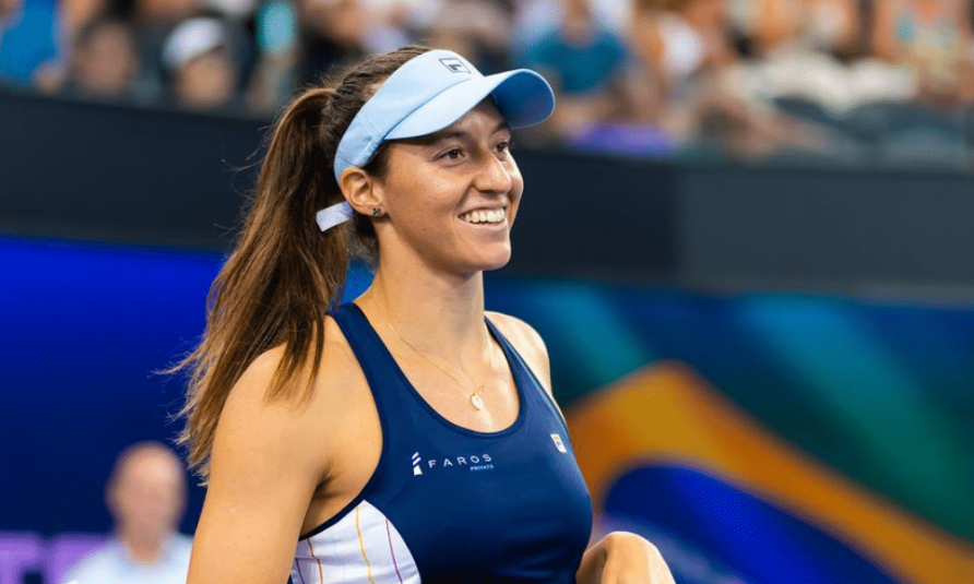 Luísa Stefani volta ao top 10 de duplas da WTA