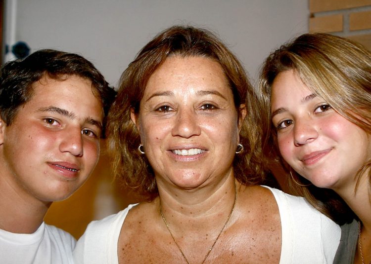 Nota de Pesar – Célia Regina Pecora Maynard Araujo Nota de Pesar – Célia Regina Pecora Maynard Araujo