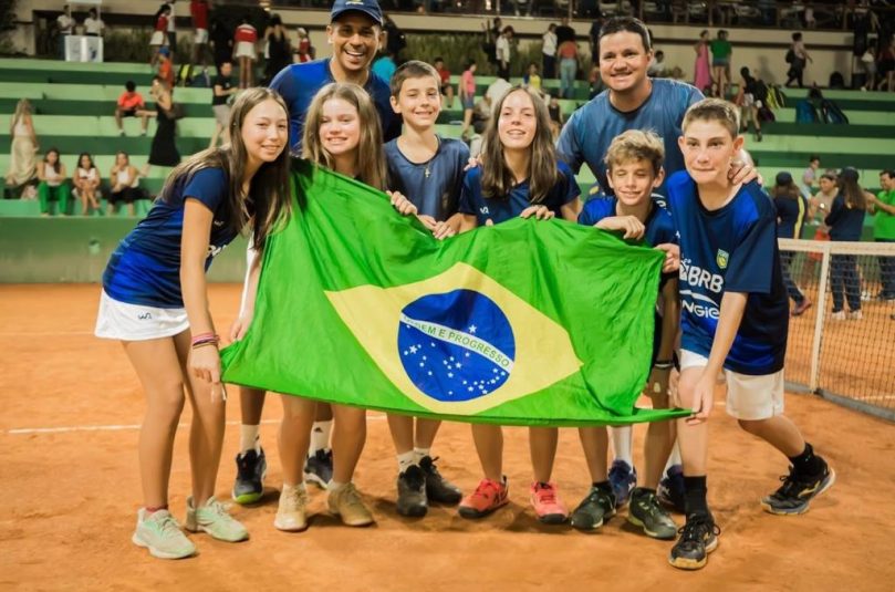 Com paulistas na equipe, Brasil vence na estreia da Copa COSAT 12 anos Com paulistas na equipe, Brasil vence na estreia da Copa COSAT 12 anos