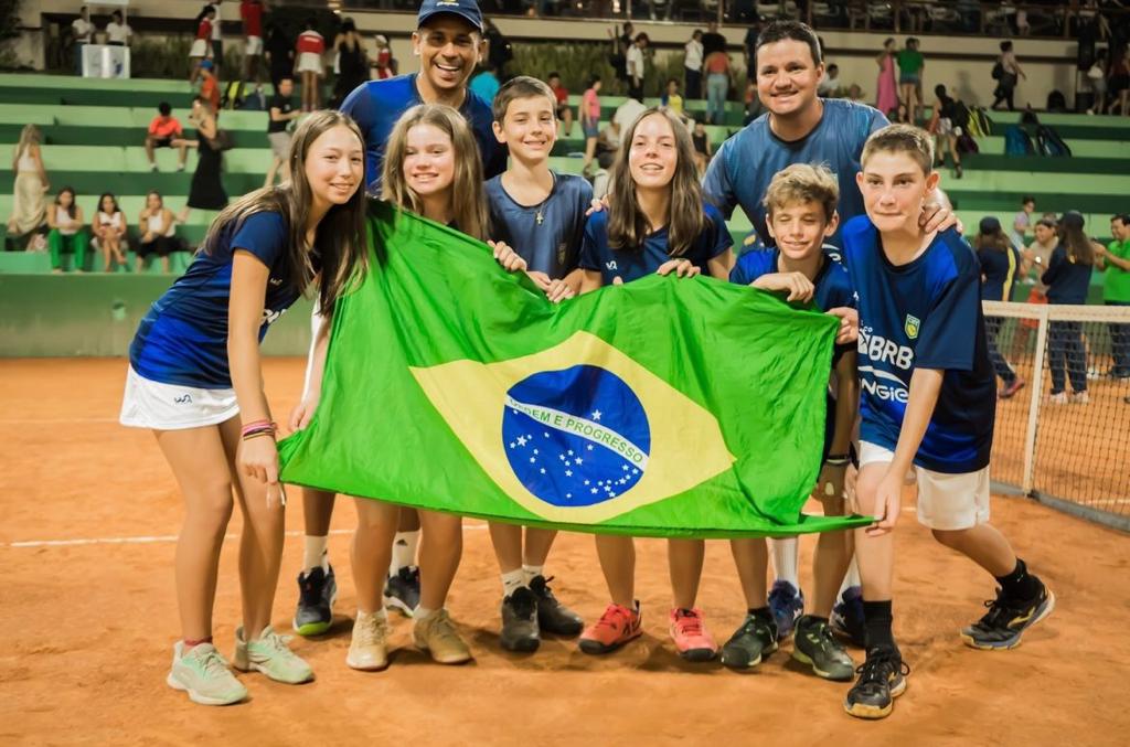 Com paulistas na equipe, Brasil vence na estreia da Copa COSAT 12 anos