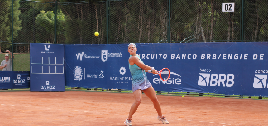 Carol Meligeni vence duelo nacional e se garante na semifinal do ITF W35 de Leme Carol Meligeni vence duelo nacional e se garante na semifinal do ITF W35 de Leme
