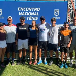 Tenistas e técnicos paulistas participam do Encontro Nacional de Treinamento em Florianópolis Tenistas e técnicos paulistas participam do Encontro Nacional de Treinamento em Florianópolis