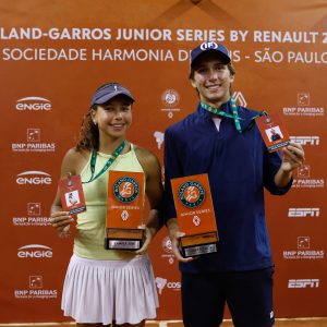 Aos 13 anos, Duda Gomes se torna a campeã mais jovem do Roland-Garros Junior Series; Léo Storck leva o título masculino